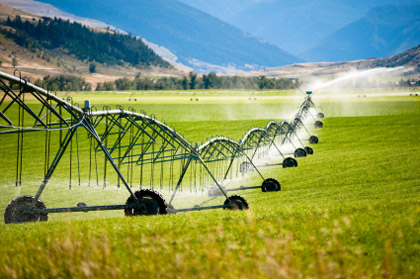 © iStockphoto.com/tothemoonphoto | USACE water resources provides water for irrigation for a rancher’s crops in the western U.S.